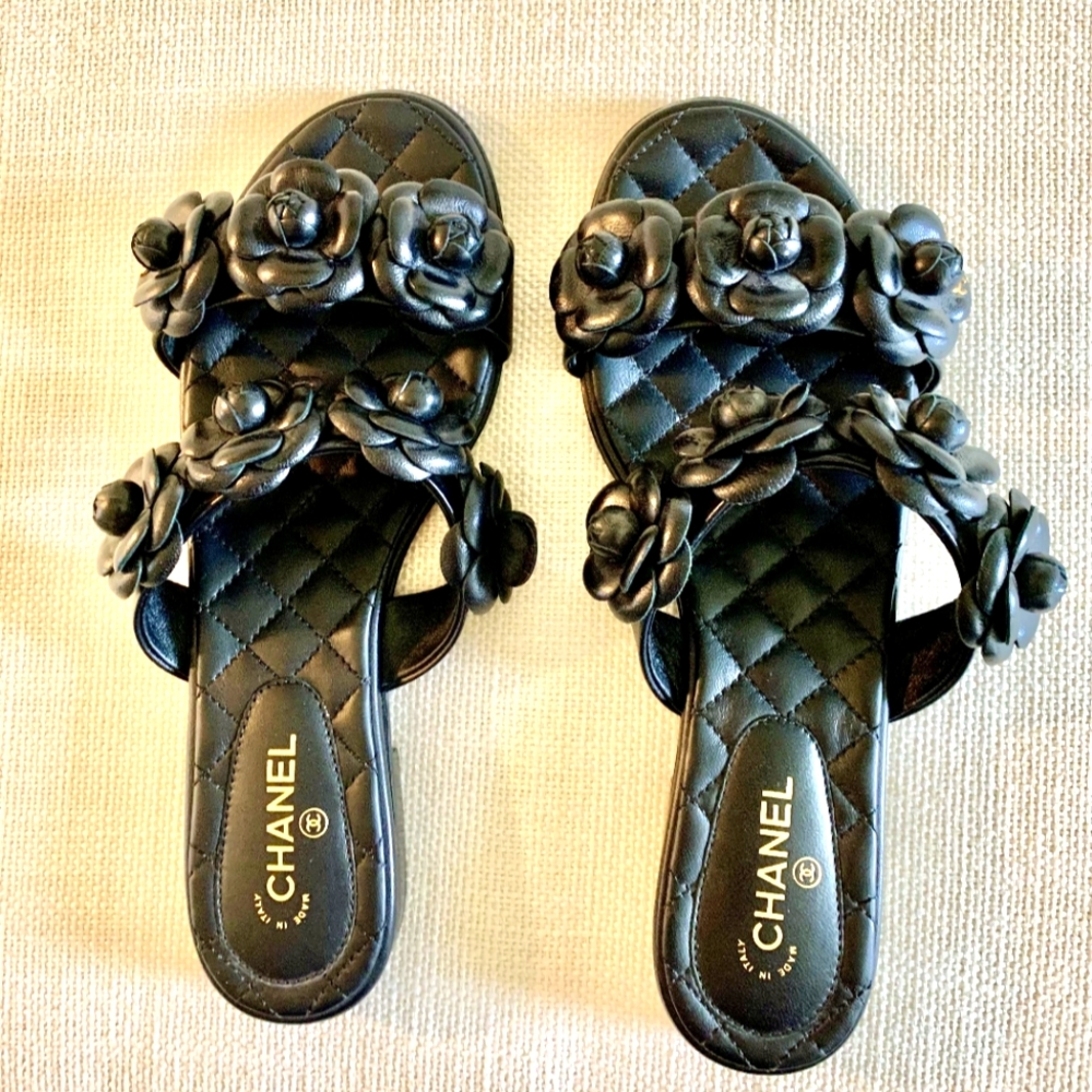 NWT Chanel Black Leather Camellia Flat Slides